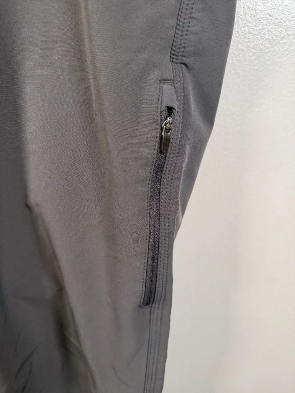 L.L. Bean Men's VentureStretch Five-Pocket Pants Size 32x34 Gray Straight Leg